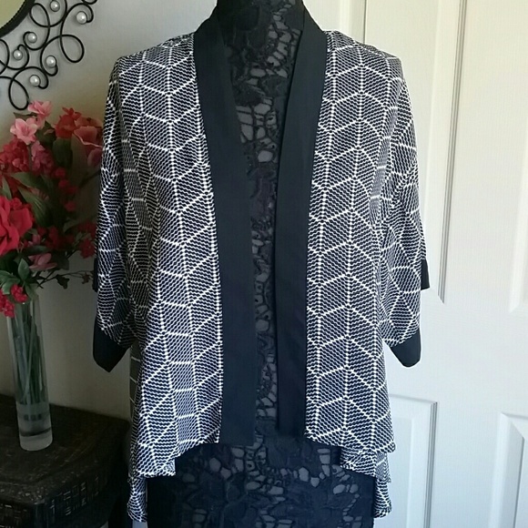 Romeo & Juliet Couture Tops - Romeo & Juliet Couture Black and White Kimono Med